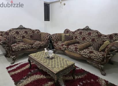 صالون كلاسيك كامل للبيع + ترابيزة + ستارة