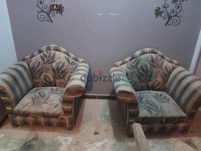 انتريه كنبه واربع كراسي وترابيزة