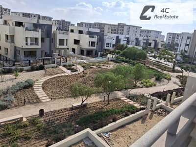 hot offer in hyde park new cairo-270 m - ready to move - with prime location - open view -