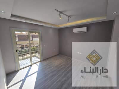 بنص سعر الشركة بحري علي الفيو مباشرة شقة 3 غرف نوم للبيع في سراي sarai compound القاهرة الجديدة بجوار مدينتي madinaty التجمع الخامس