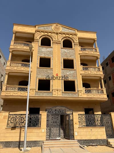 شقة مميزة جدا للبيع في الأندلس 2 امام محور محمد نجيب كامله المرافق