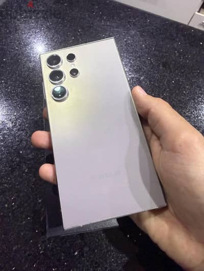 Samsung S24 Ultra خطين معفي بالعلبه فقط . . مغير باغه