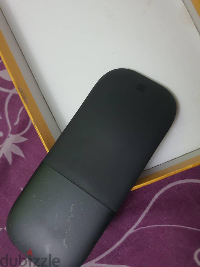 black Microsoft Surface Arc Mouse 1