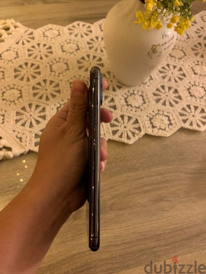 Apple - iPhone 11 Pro Max 4
