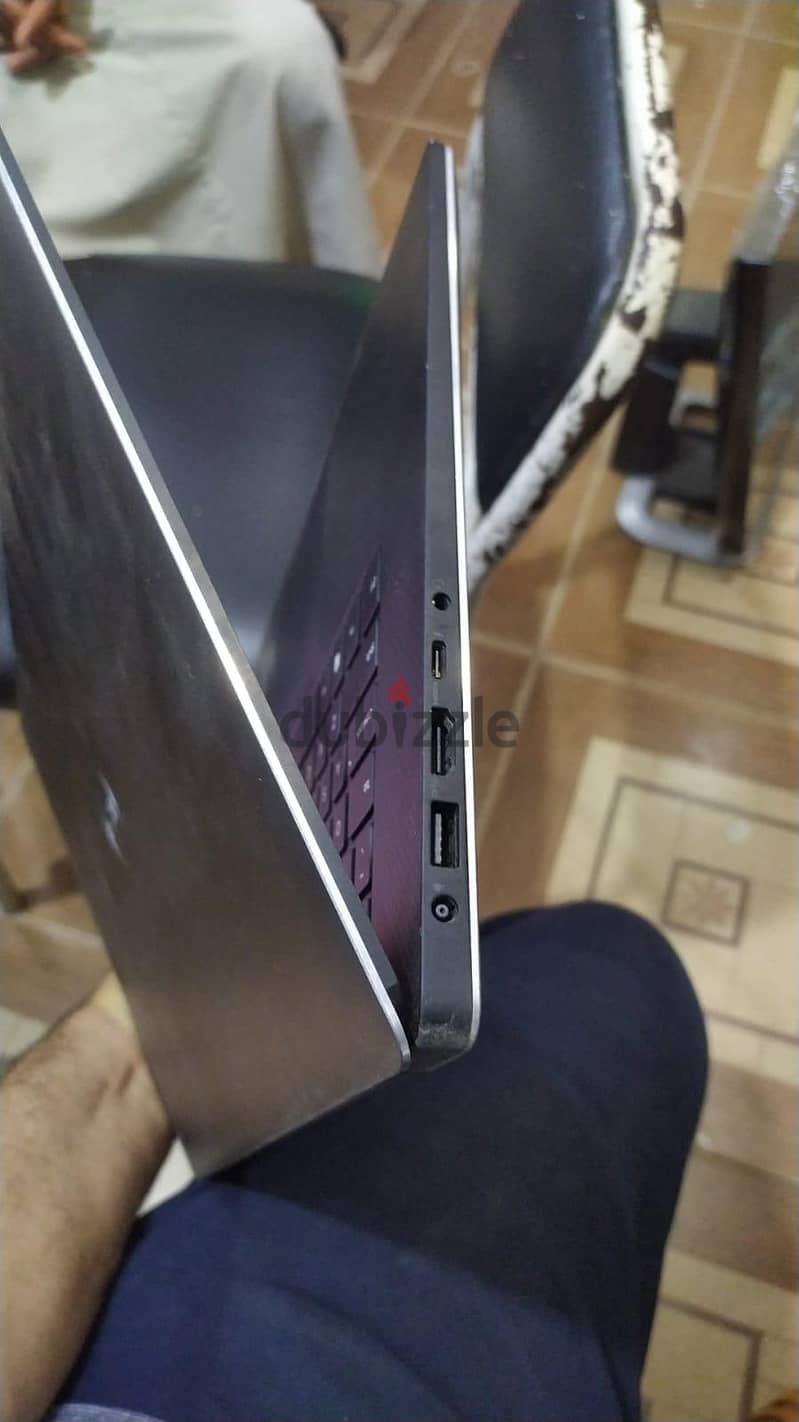 Dell Precision 5520 Laptop 2