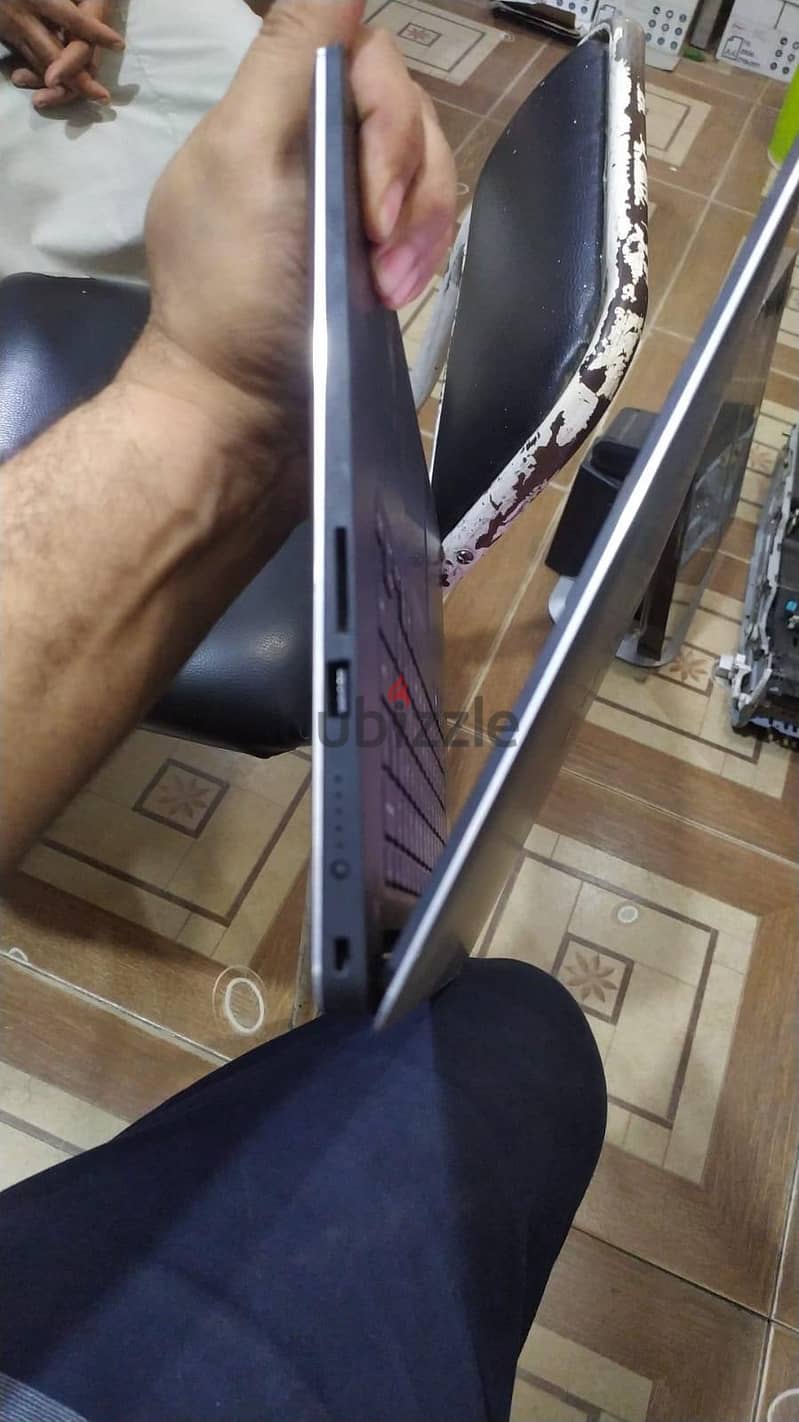 Dell Precision 5520 Laptop 3
