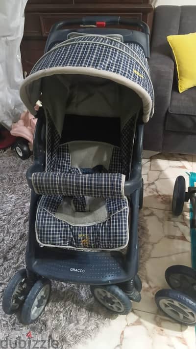 عربيه أطفال إستعمال حاله كويسه جدآ graco