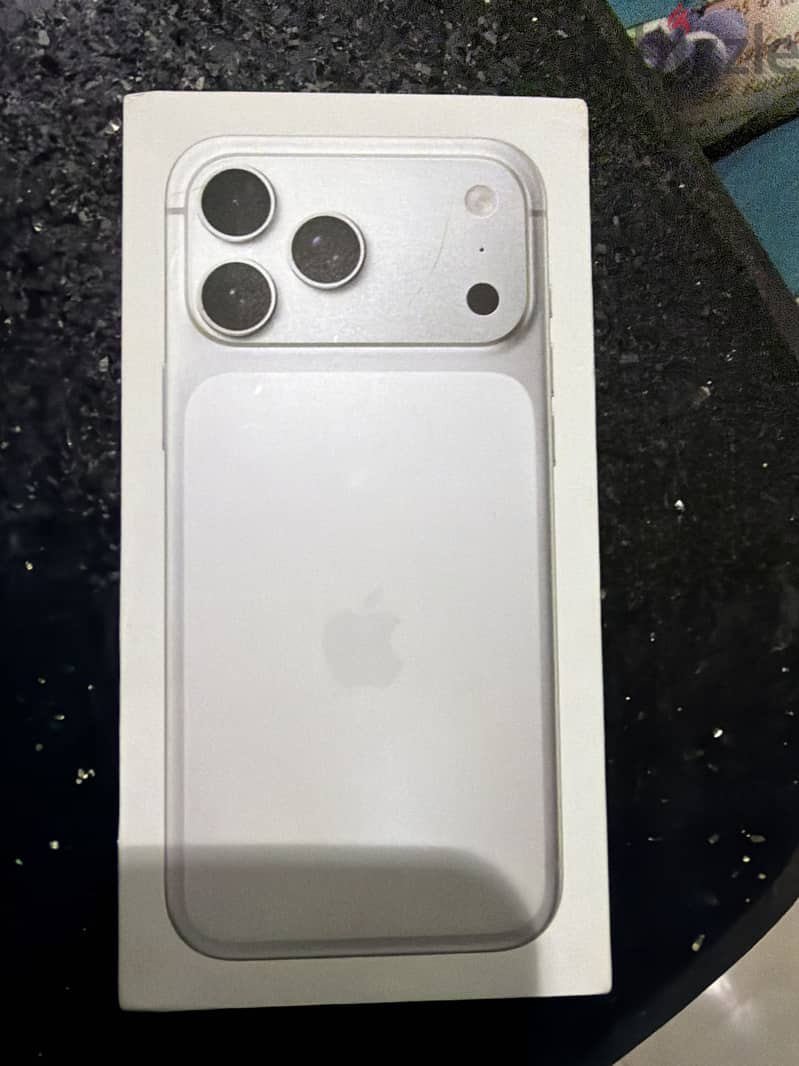 Apple - iPhone 17 Pro Max 4
