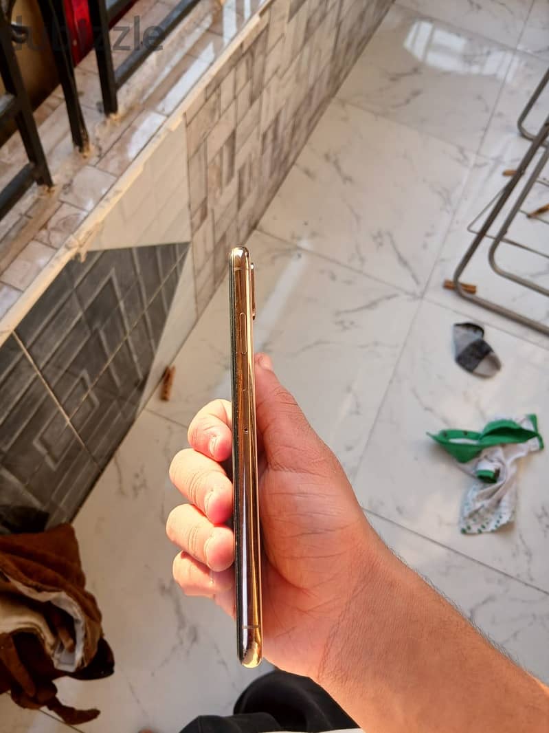 Apple - iPhone XS Max 2