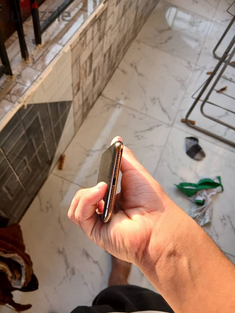 Apple - iPhone XS Max 3