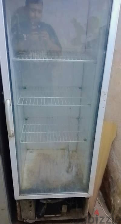 تلاجة عرض باب واحد بحالة جيدة جدا