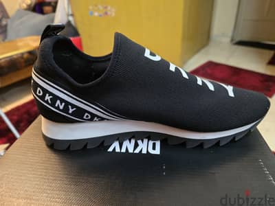 DKNY O