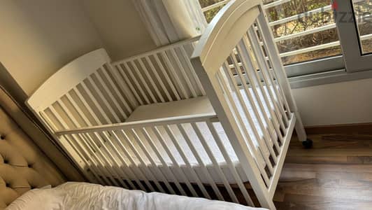 Baby crib, barely used same like a new one