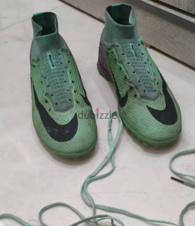  للبيع جزمة كورة Nike مستعملة