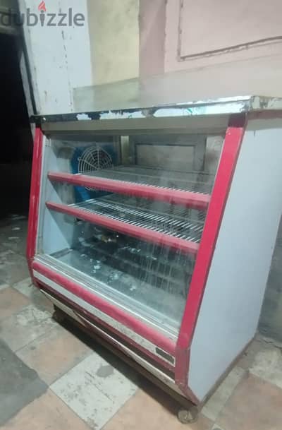 ثلاجه عرض 1.30 تخزين كبير جدا تبريدها ممتاز استعمال 6 شهور