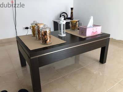 ترابيزة قهوة قباني – تصميم مودرن أنيق – خشب عالي الجودة – حالة ممتازة