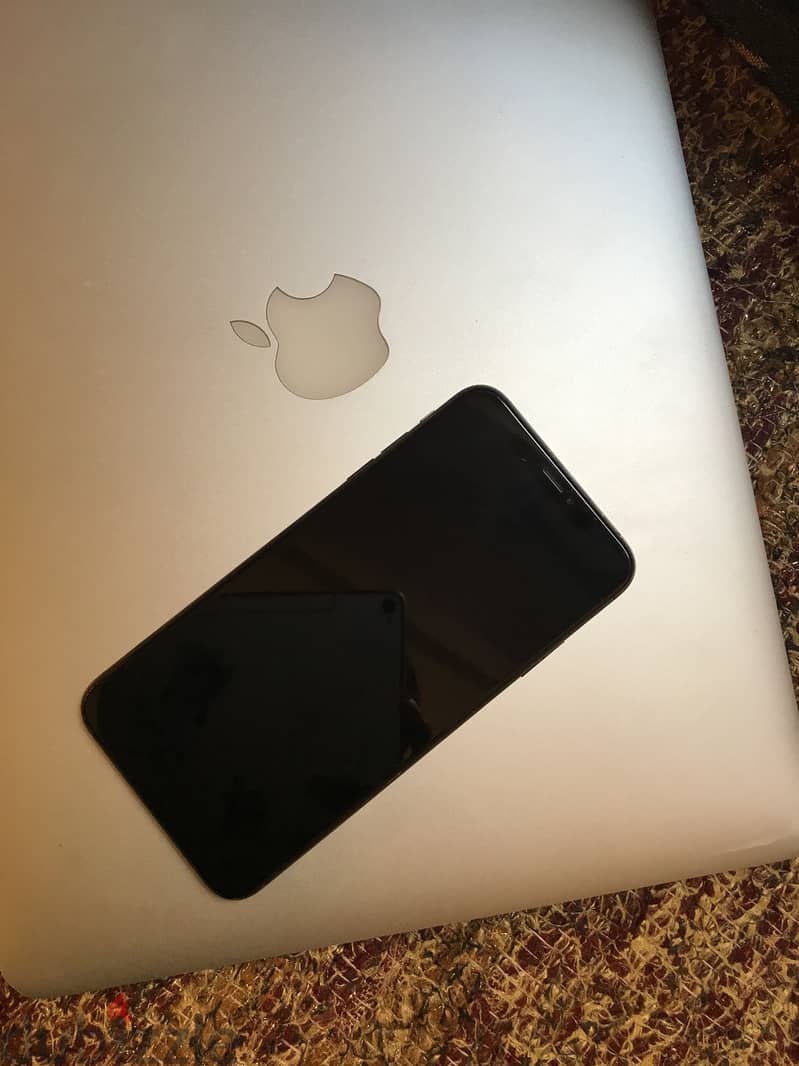 iPhone Xs Max 3