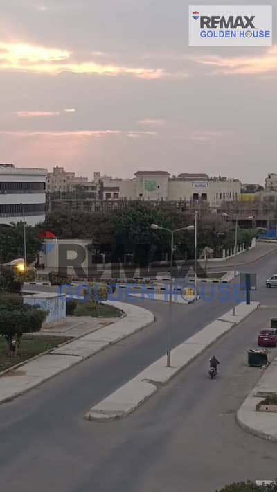 350 SQM rooftop in 8th District, El Shorouk, including a 230 SQM apartment + 120 SQM roof, direct views of Saudi Market and the French University, 3 b