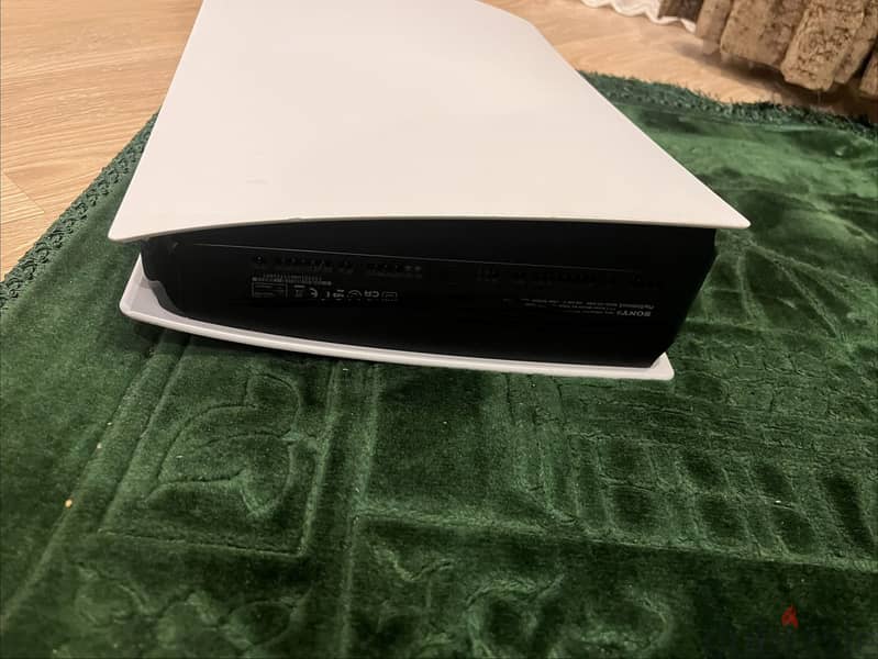 Ps5 with controller LIKE NEW 2