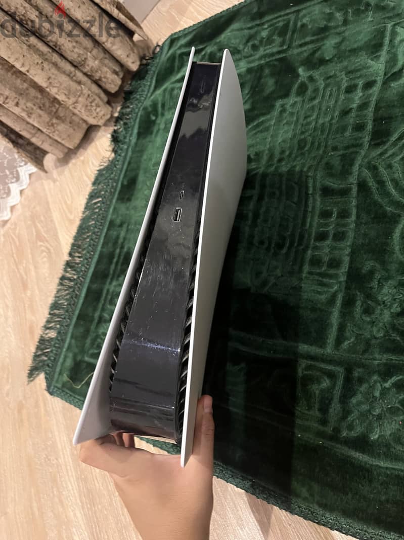 Ps5 with controller LIKE NEW 3