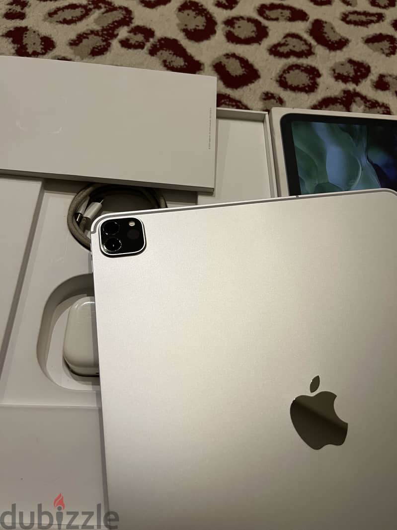 IPad Pro 12.9  2020.256. 100% 5