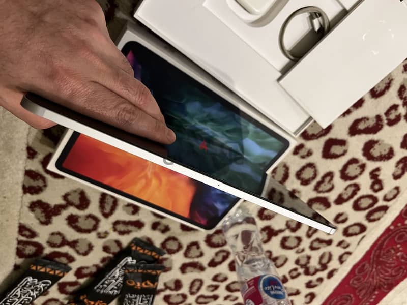 IPad Pro 12.9  2020.256. 100% 8