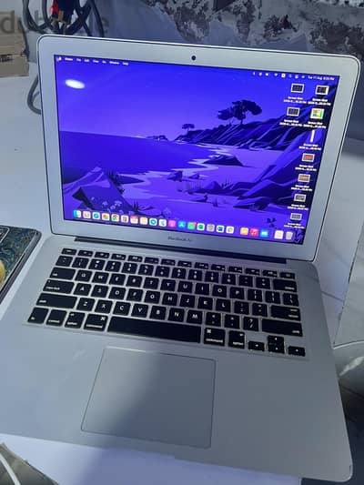 MacBook Air 13-inch Early 2015 | Core i5 | 4GB RAM | بحالة ممتازة