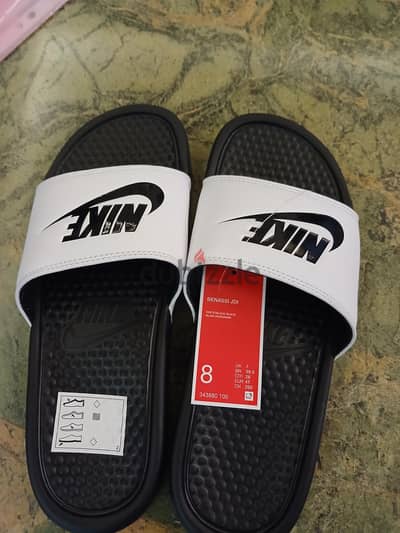 NIKE SLIDES