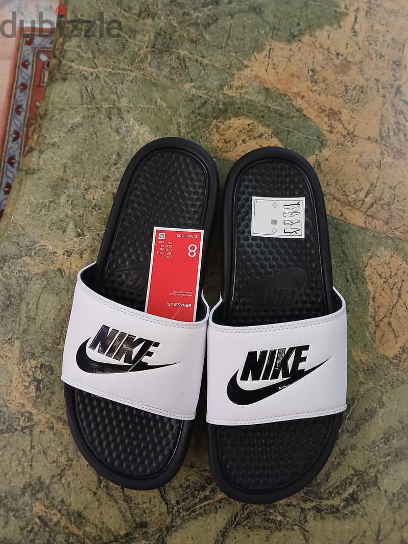 NIKE SLIDES 1