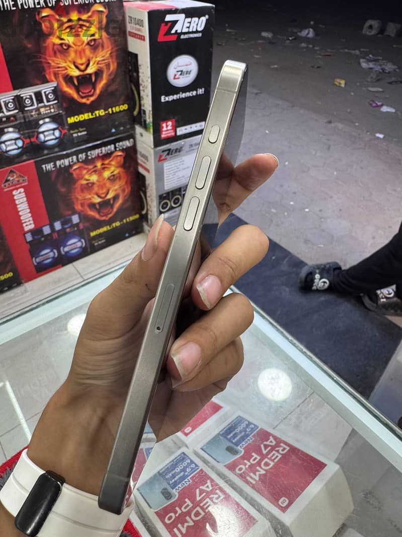 Apple - iPhone 15 Pro Max 4