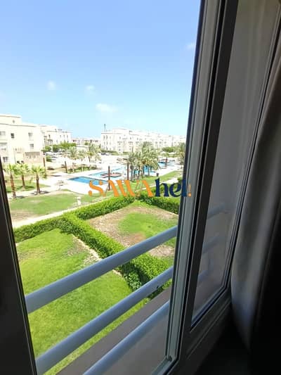 Cheapest chalet for sale in Amwaj View Pool and Sea, two bedrooms and two bathrooms, including a master bedroom, second row from the beach, at a bargain price from the original owner