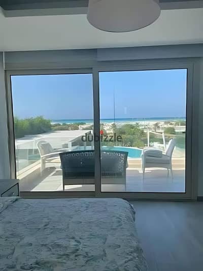 Immediate delivery studio with furniture and kitchen and air conditioning in Marina 5 North Coast