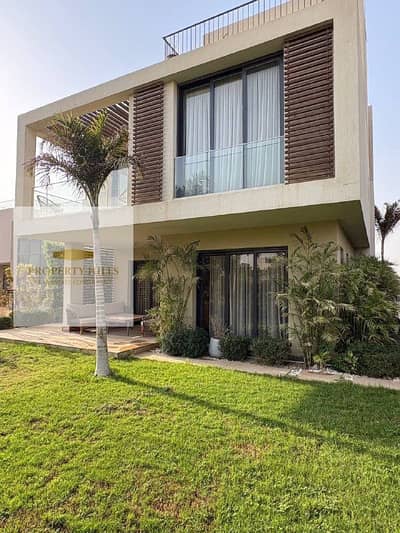 Villa for sale in Sodic East Al-Shorouk at cash price, minutes to Cairo Airport and Suez Road