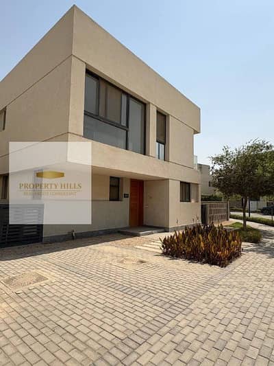 Last villa for cash price in Al-Brouj Compound in Al-Shorouk with a large garden view overlooking the landscape