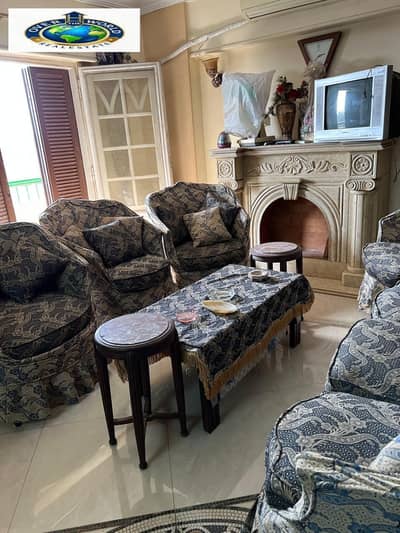 Furnished apartment for rent in Maadi, East Al-Otosroad, Saqr Quraish, consisting of three bedrooms, a reception area, a bathroom, and an air-conditioned kitchen with Wi-Fi and natural gas, sixth floor, elevator