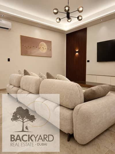 For a quick sale, a fully finished apartment with modern luxury finishes in Hyde Park, a fully serviced compound.