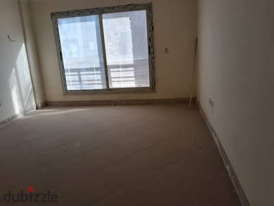 For rent in Dar Misr Al-Qaranful: a 130m² apartment on the third floor of a building near the gate, overlooking the Al-Qaranful Heights compound.
