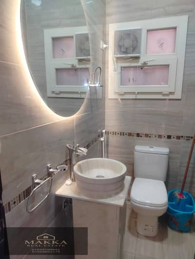 Apartment for sale in the First District: 3 bedrooms, 2 bathrooms, kitchen, and reception area. Ultra-super-lux finish. Located on the first floor (ab