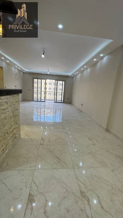 A prestigious apartment for rent in the finest compounds of Zahra Al-Maadi. It is characterized by privacy, tranquility, safety, and stunning views.
