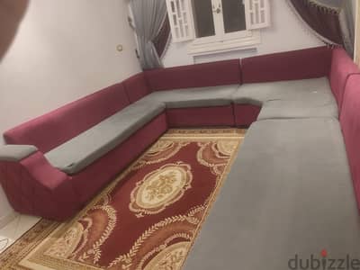 ركنة مربع ناقص ضلع بها جزء بيتفرد سرير