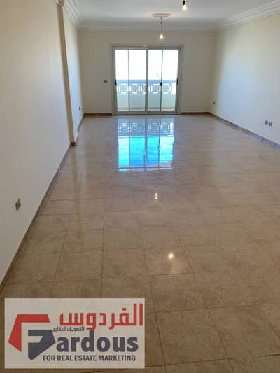 للايجار شقه 200 متر شارع الفردوس المربع الذهبي سموحه