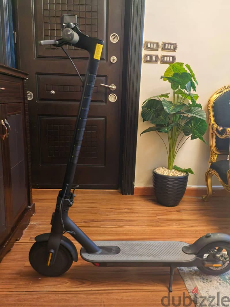 Xiaomi Mi Electric Scooter Essential 12