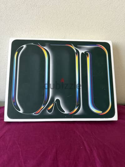 Ipad pro 13inch M5.256G. WiFi كسر زيرو