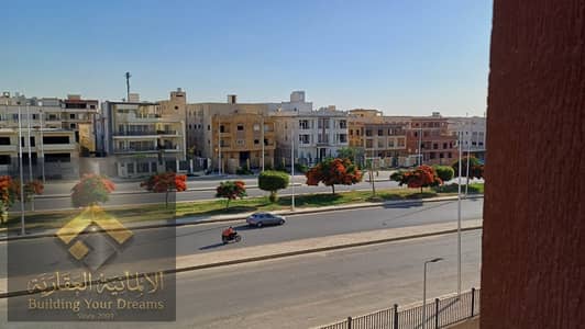 For sale, an apartment in the first gathering, Dar Misr, Al-Qarnfal, next to Gate 24, Al-Rehab, and the Eastern Market, 7 minutes from the American University and Al-Teseen Street and Future University.