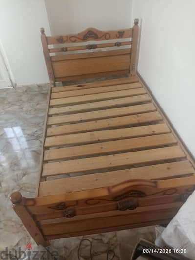 غرفة نوم وسرير