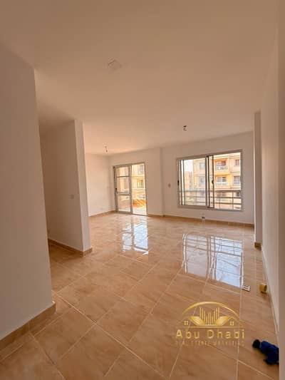 Apartment 89 sq m for rent in Madinaty B6, overlooking parking, company finishing in good condition