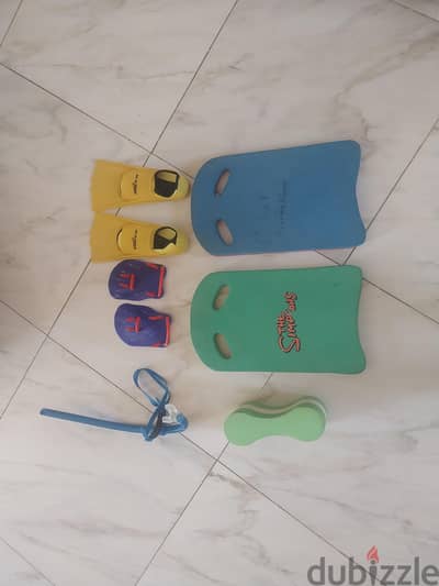 أدوات السباحه