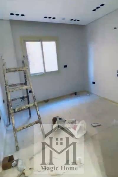 فرصة لا تعوض للاستثمار والسكن الراقي في موقع استثنائي بحدائق أكتوبر. امتلك وحدتك الخاصة بتشطيبات راقية وسعر مميز للغاية.
