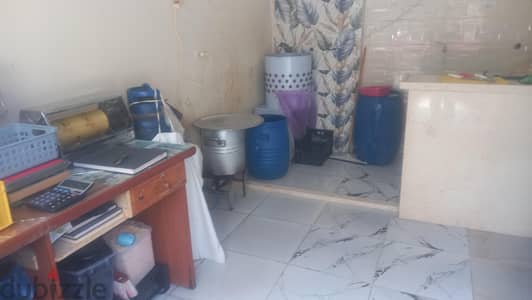 معدات محل  للبيع