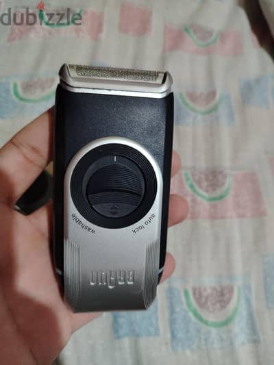 ماكينة حلاقة للتنعيم براون مع شاحن  braun mobileshave